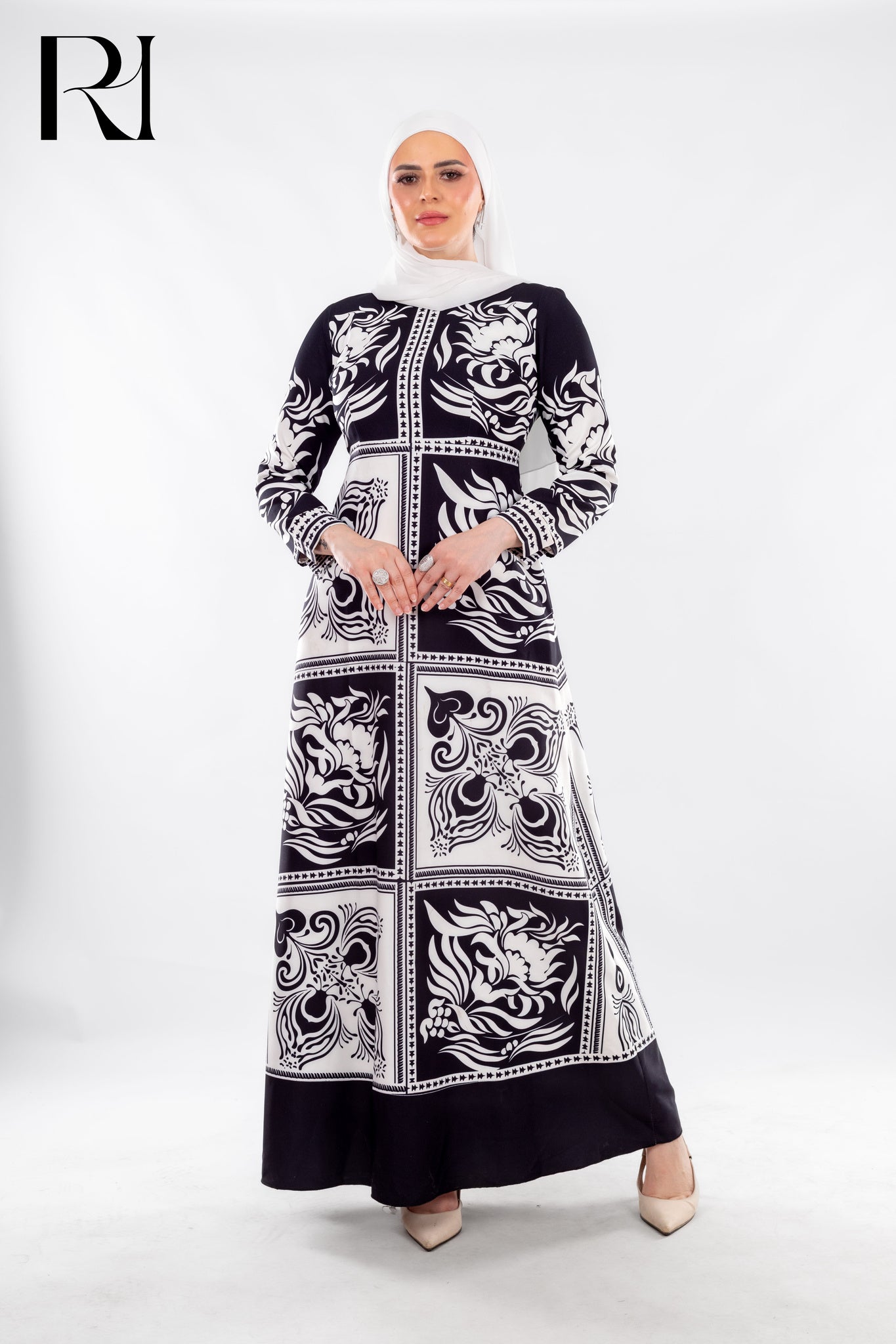 Black & White Baroque Print Maxi with Artistic Edge - Ruehaya