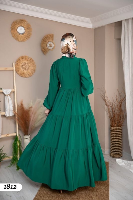 Emerald Tiered Maxi Dress Flowing Elegance for Every Occasion - Ruehaya