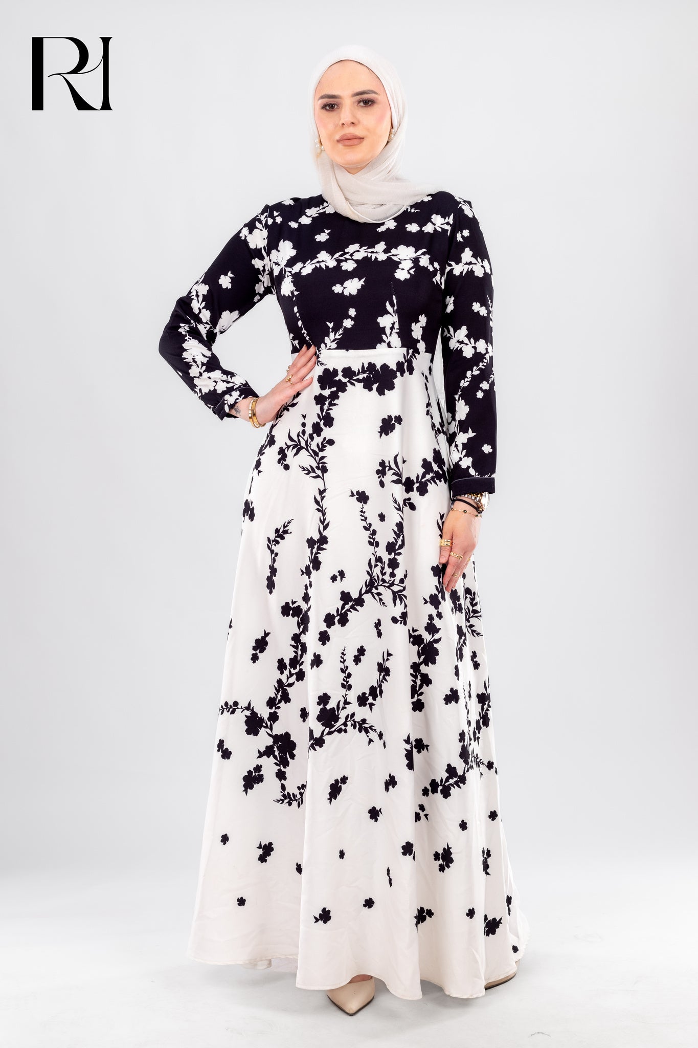 Rita Grace Soft Crepe Maxi Dress - Black & White Multicolor / US 4