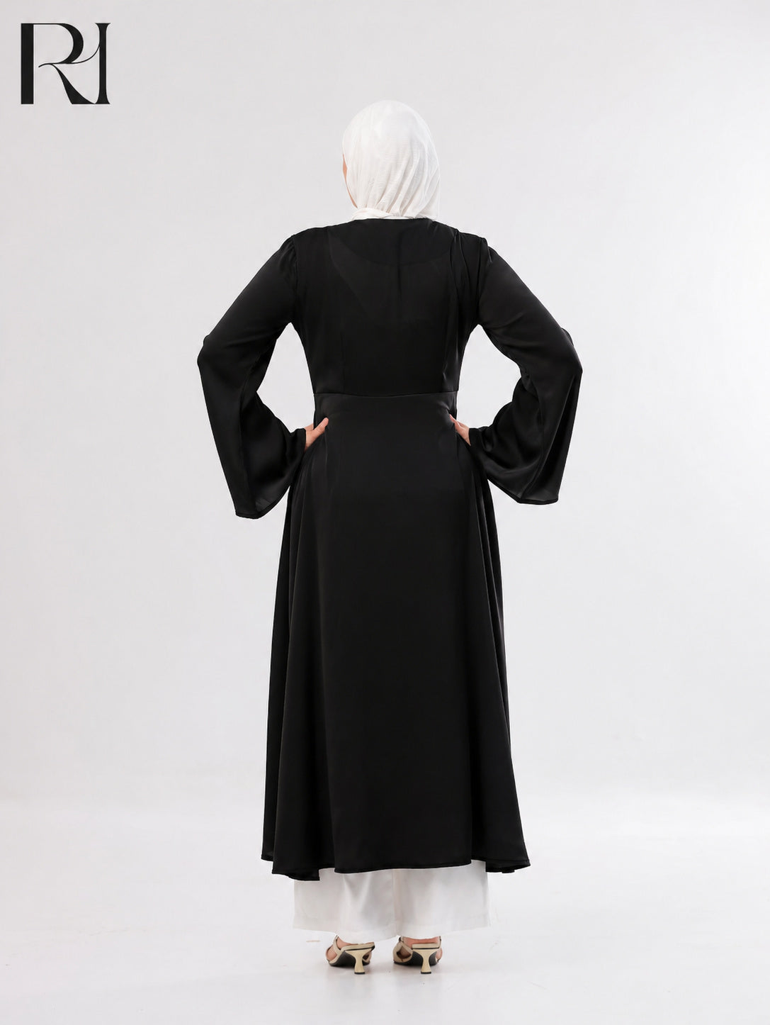 Rahaf Soft Lightweight Silk Two-Piece Set – Black & White