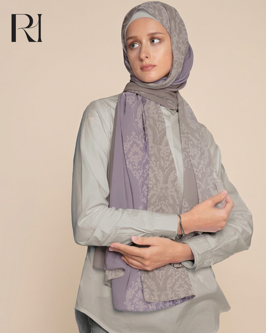 Woman wearing a gray hijab with purple accents on a beige background, featuring the brand 'RH'.