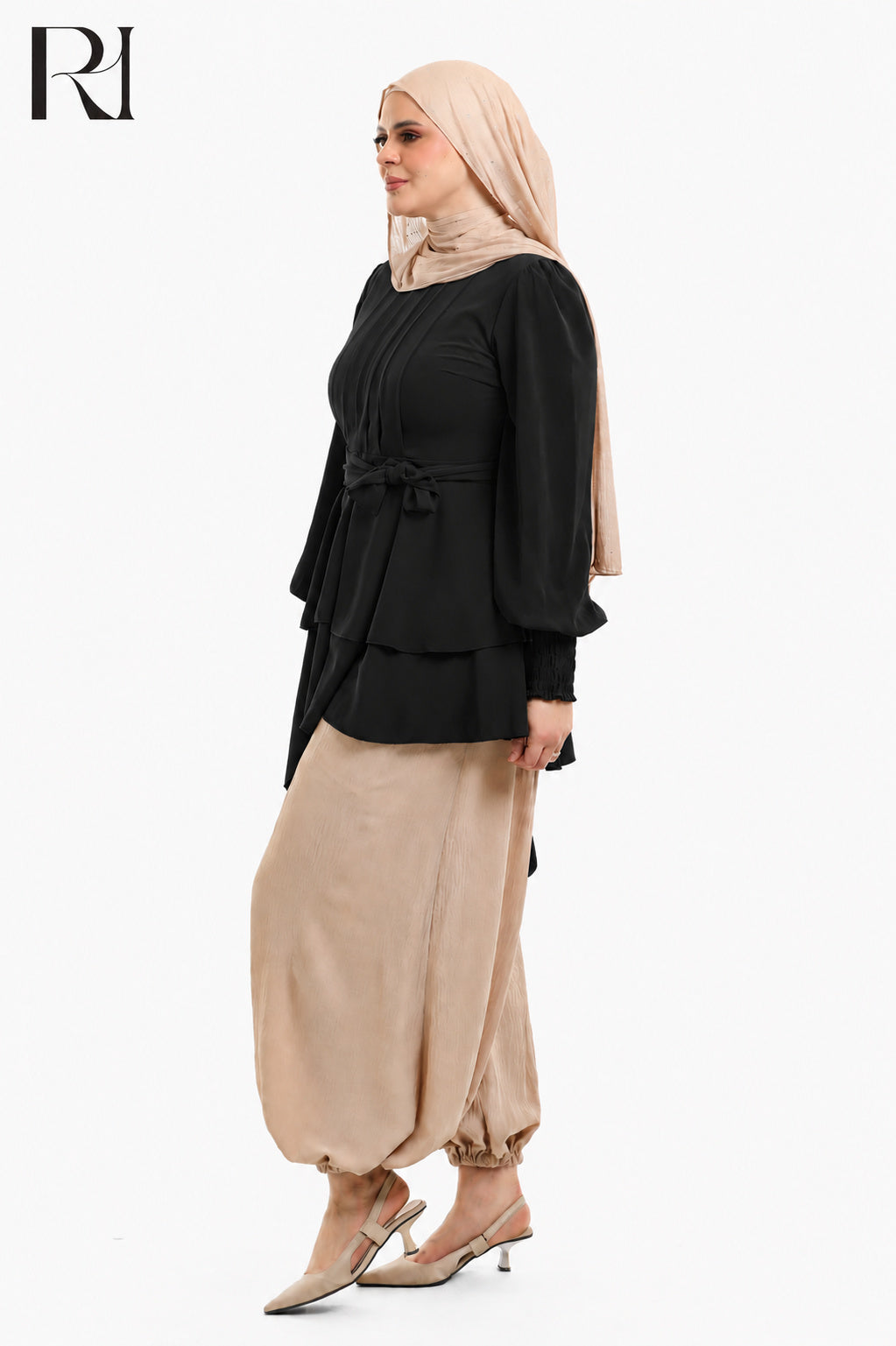 Alya Contrast Linen Silk Two Piece Set - Black & Beige