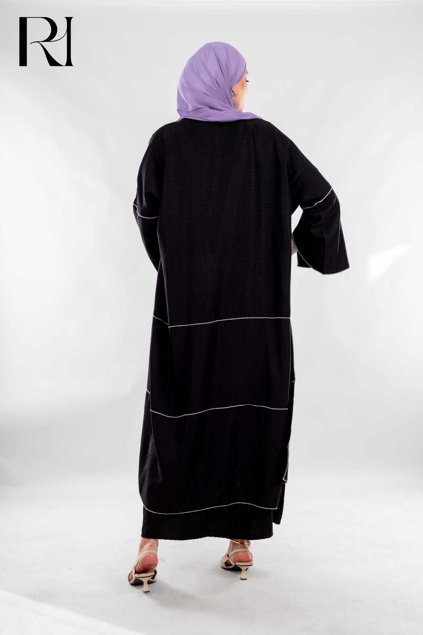 Urban Frame Abaya Elegance in Minimal Lines - Ruehaya