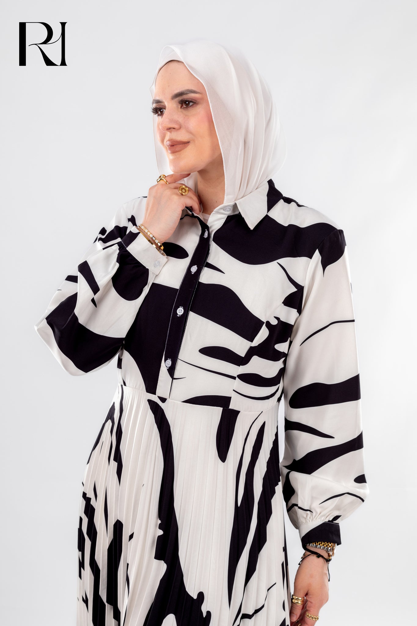 Elegant Black & White Brushstroke Pleated Maxi Dress Modest Art Inspired Style - Ruehaya