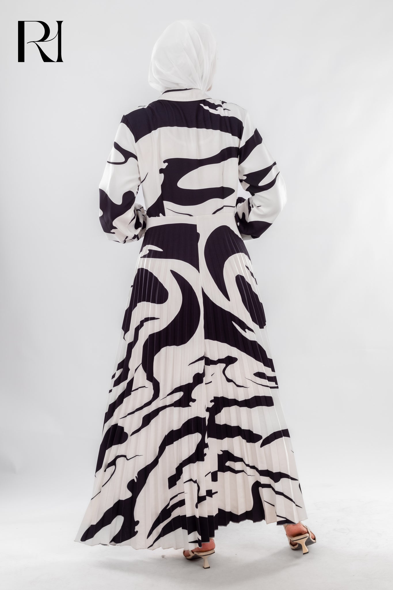 Elegant Black & White Brushstroke Pleated Maxi Dress Modest Art Inspired Style - Ruehaya