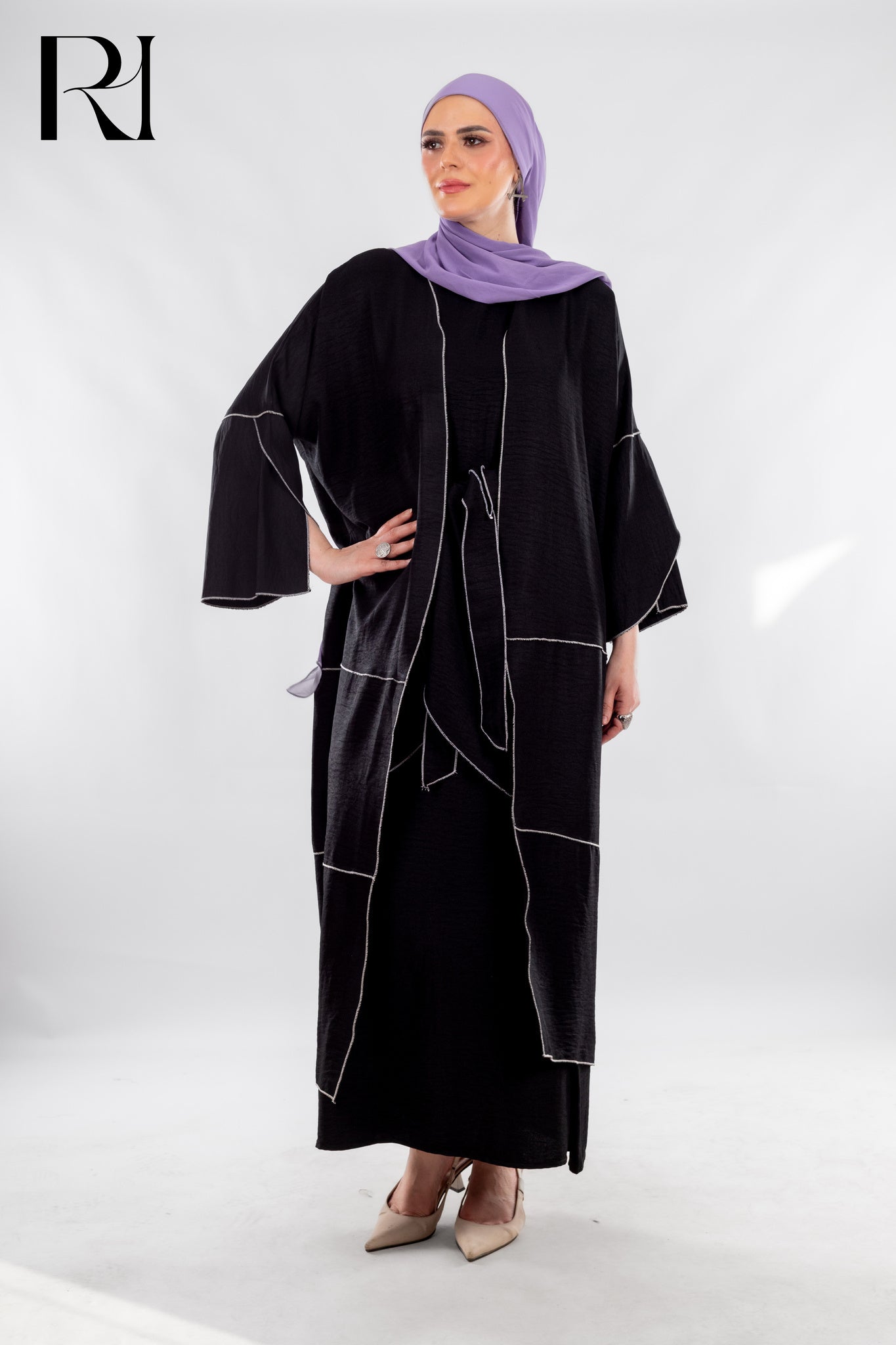 Urban Frame Abaya Elegance in Minimal Lines - Ruehaya